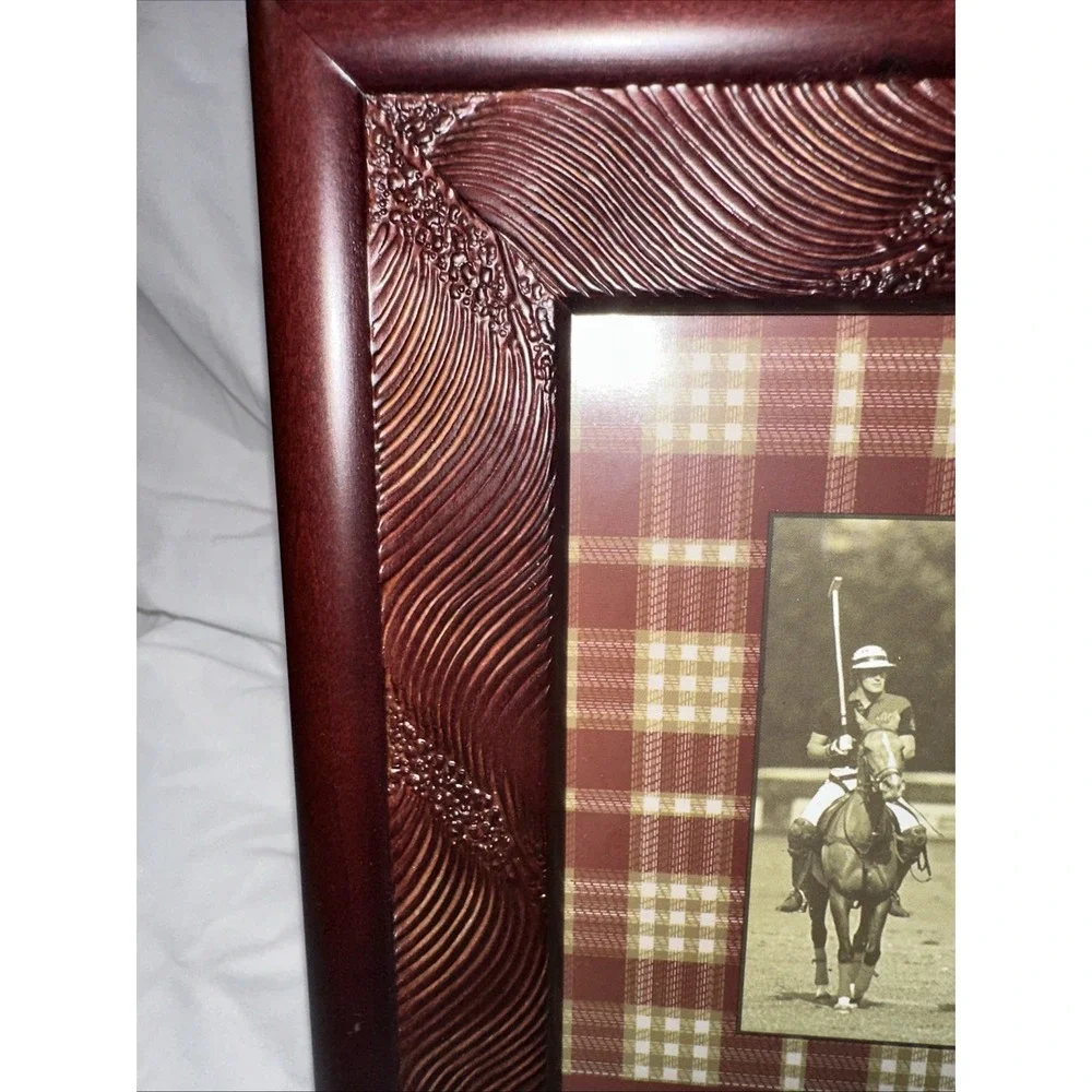 Sir Oliver Wood Picture Frame With Detailing Around The Picture - Picture 4 of 5